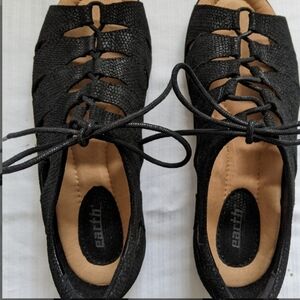 Earth Black Textured Flats